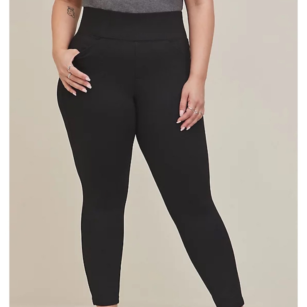 Pocket Pixie Skinny Studio Luxe Ponte High-Rise Pant NWT / Torrid